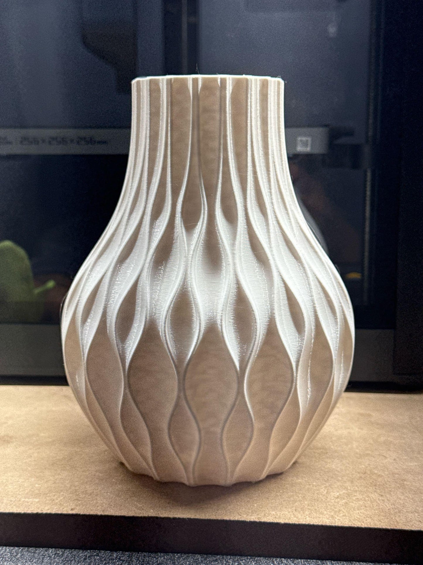 LuminaWave Geometric Vase – Contemporary Table Centerpiece