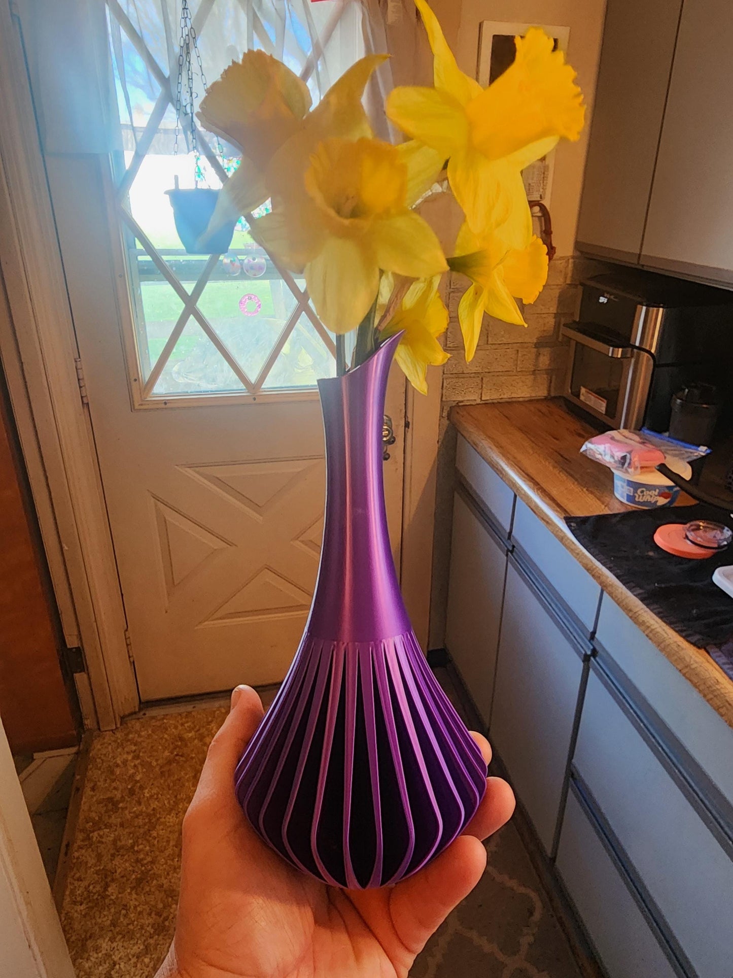 The “Luxe Ripple Bloom Vase” – Modern Sculptural 3D Printed Accent Vase