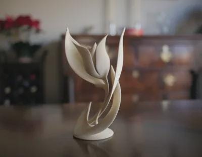Eternal Bloom Sculptural Tulip Vase – Modern 3D Printed Art Décor