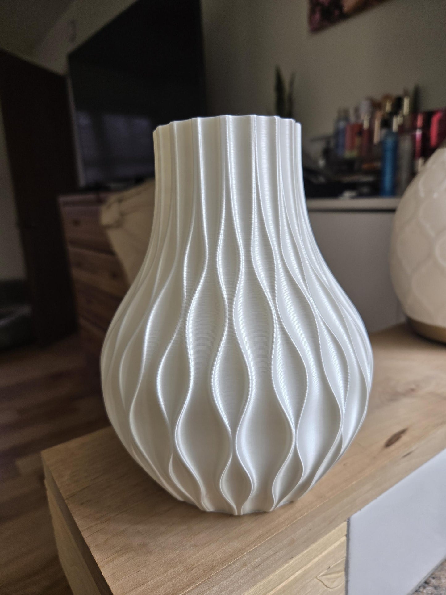LuminaWave Geometric Vase – Contemporary Table Centerpiece