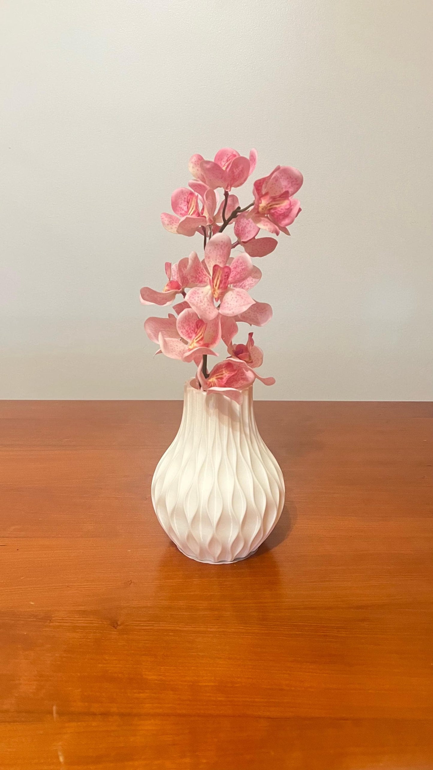 LuminaWave Geometric Vase – Contemporary Table Centerpiece