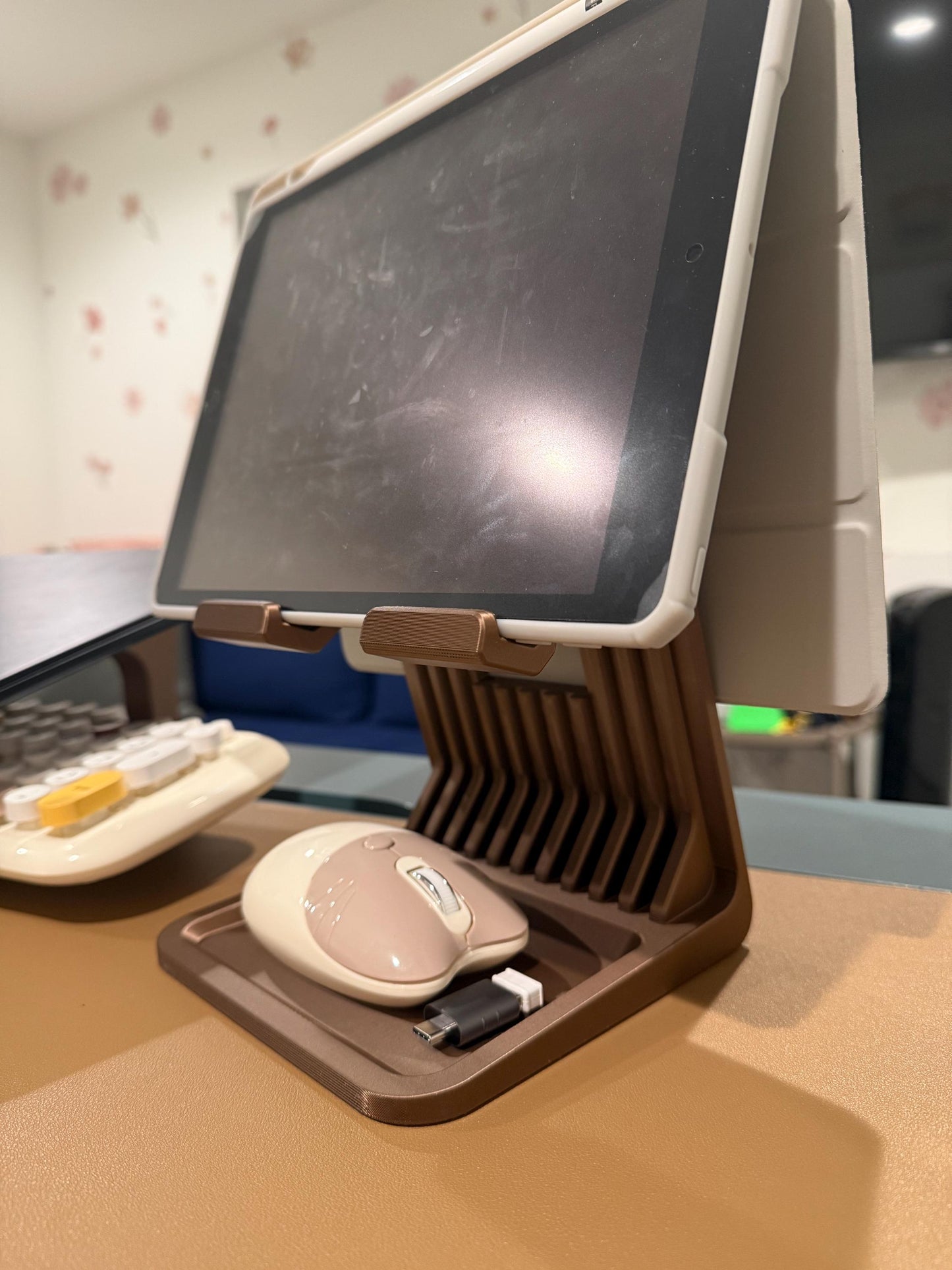 Ergonomic Desk Holder, 3D Printed iPad Dock