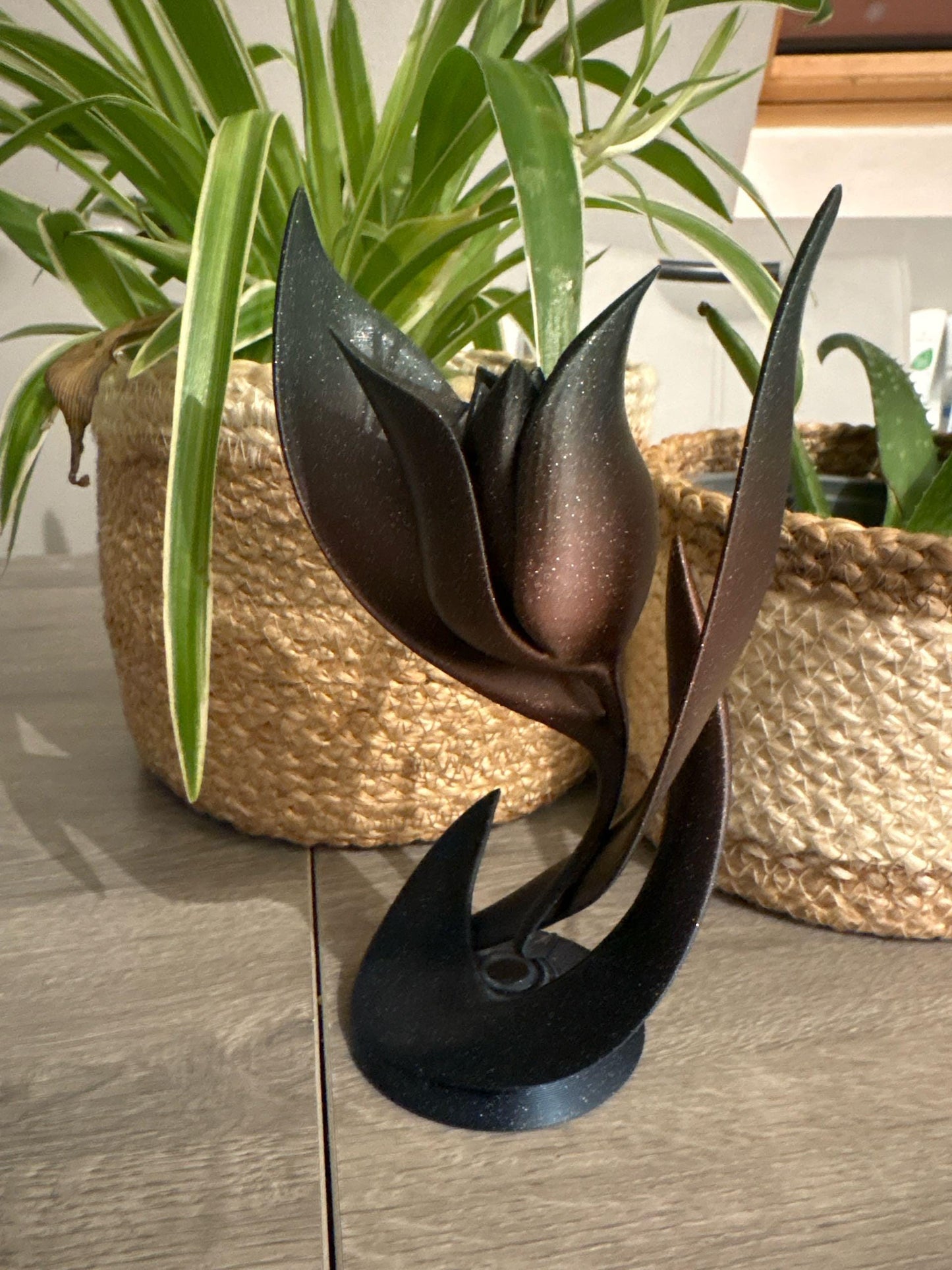 Eternal Bloom Sculptural Tulip Vase – Modern 3D Printed Art Décor